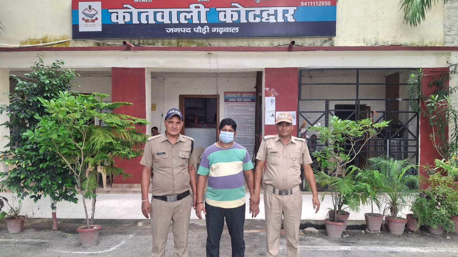 सरकारी कार्य में बाधा डालने,ब्लैकमेल करने का आरोपी गिरफ्तार